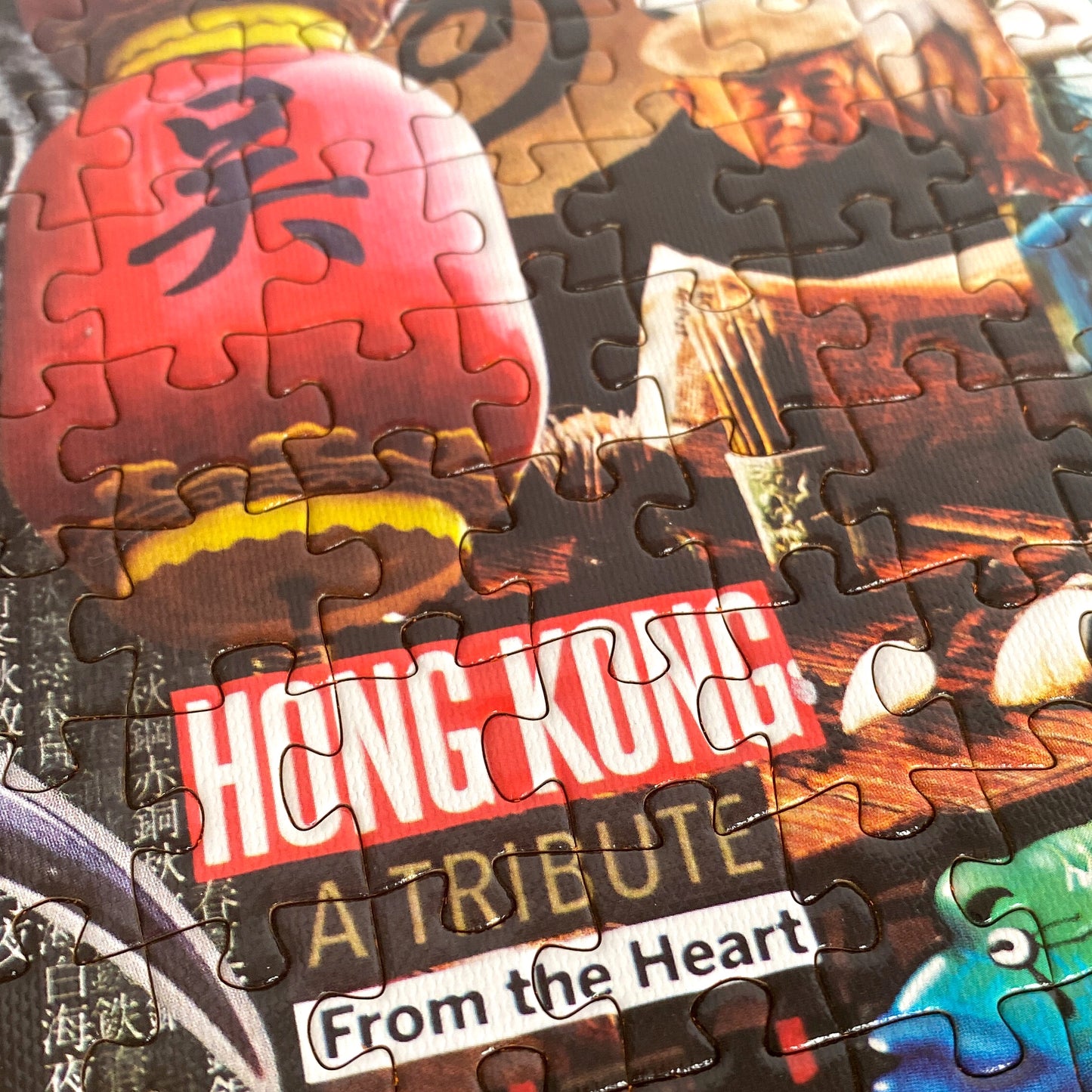 LUXURY DOUBLE-SIDED 1000pc PUZZLE: Tribute to Hong Kong